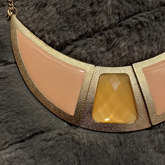 Peach and gold statement necklace - Picture 2 of 2